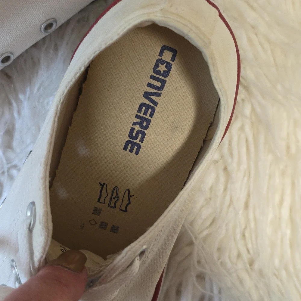 Converse White Sneakers with Red Accents - Picture 4 of 7